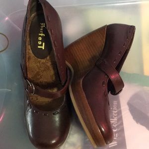 On Your Feet Caster Leather Wedges